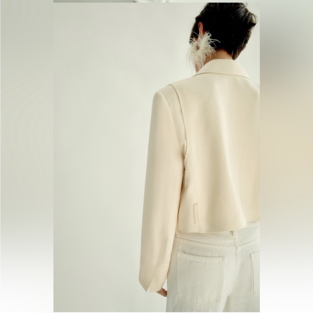 Zara Ivory Cropped Blazer with Wide Lapels - Picture 3 of 8